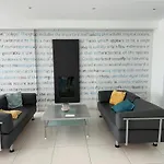 Apartment Too Coool 1 Bedroom Coralli *