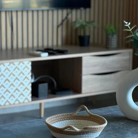 Too Coool 1 Bedroom Coralli