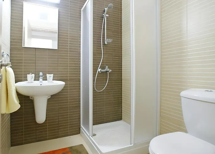 Too Coool 1 Bedroom Coralli