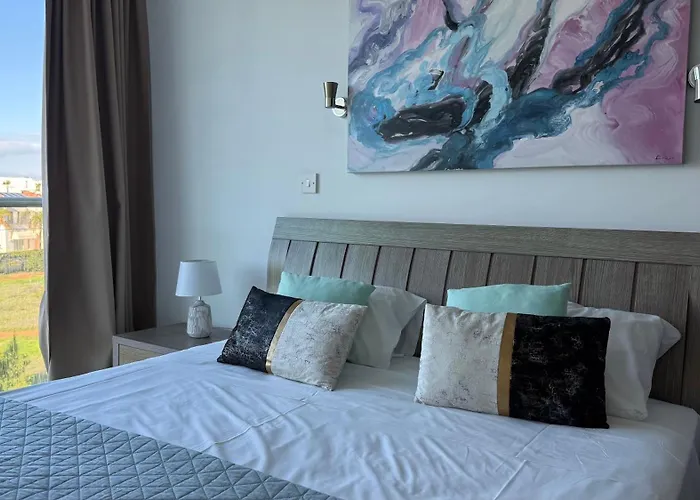 Too Coool 1 Bedroom Coralli